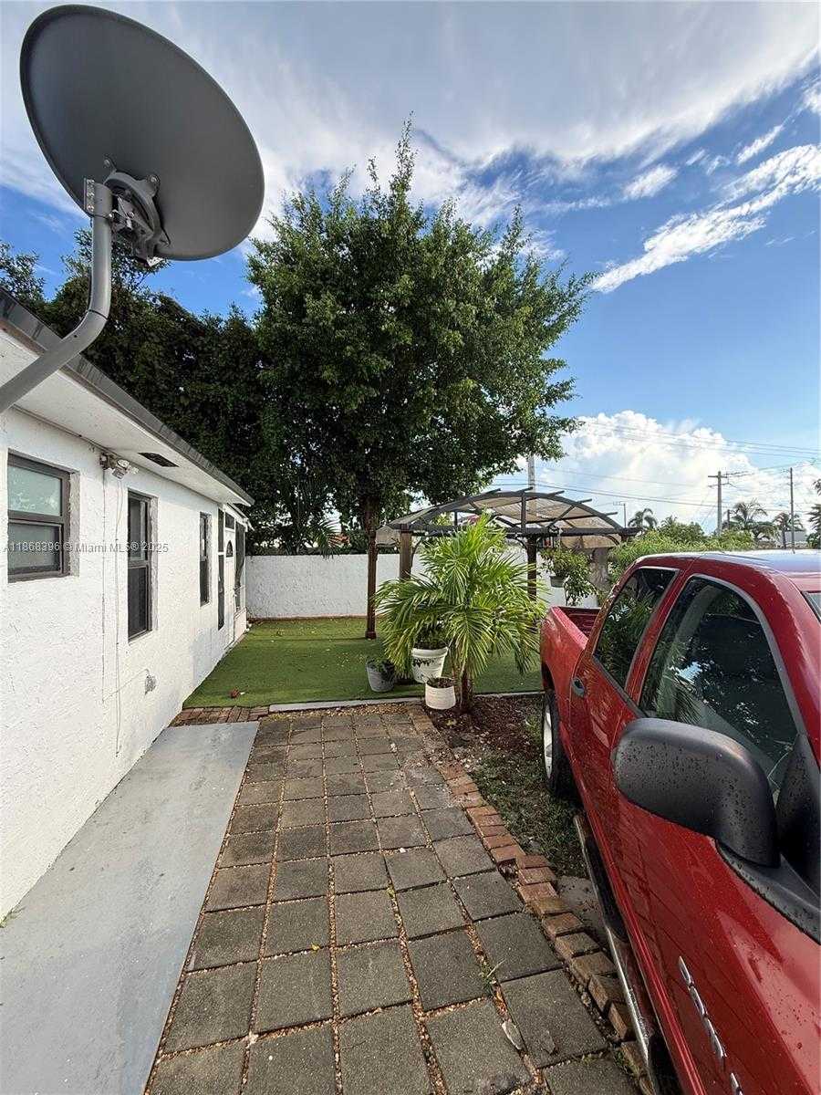 Small Image of 20752 SOUTH WEST 121ST CT, Miami Number 30