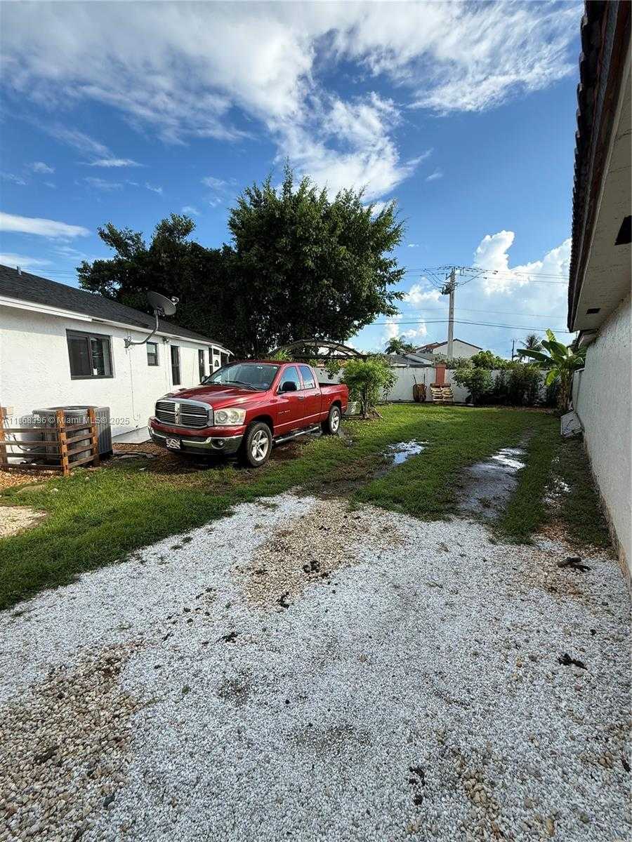 Small Image of 20752 SOUTH WEST 121ST CT, Miami Number 31