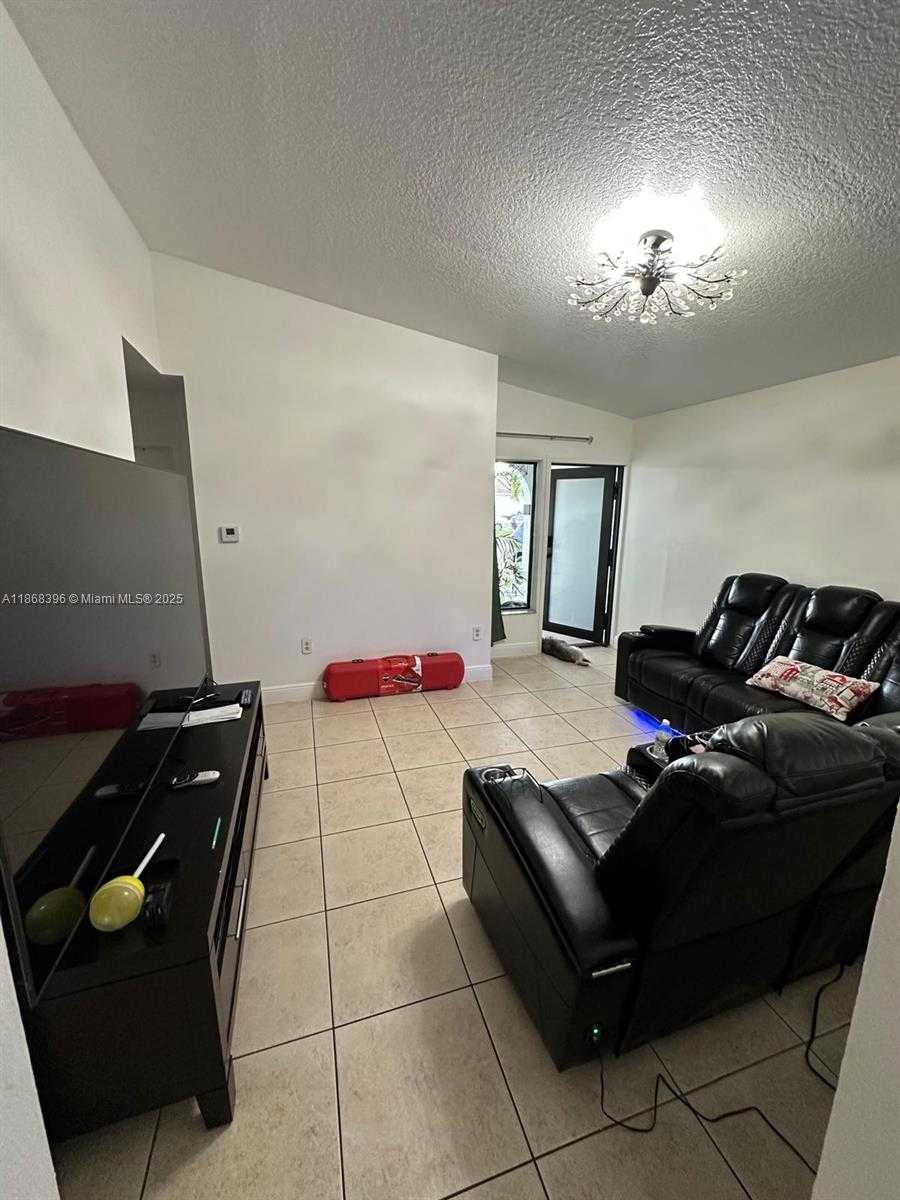 Small Image of 20752 SOUTH WEST 121ST CT, Miami Number 4
