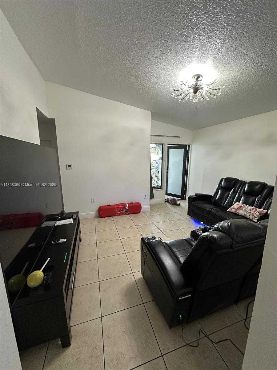Small Image of 20752 SOUTH WEST 121ST CT, Miami Number 5