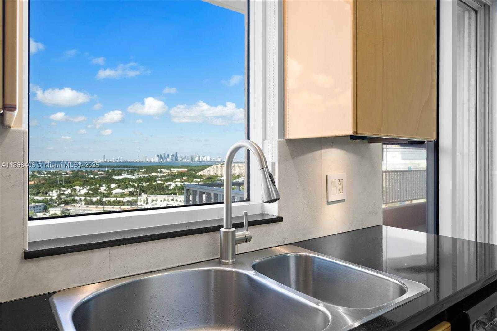 Small Image of 781 CRANDON BLVD #1802, Key Biscayne Number 25