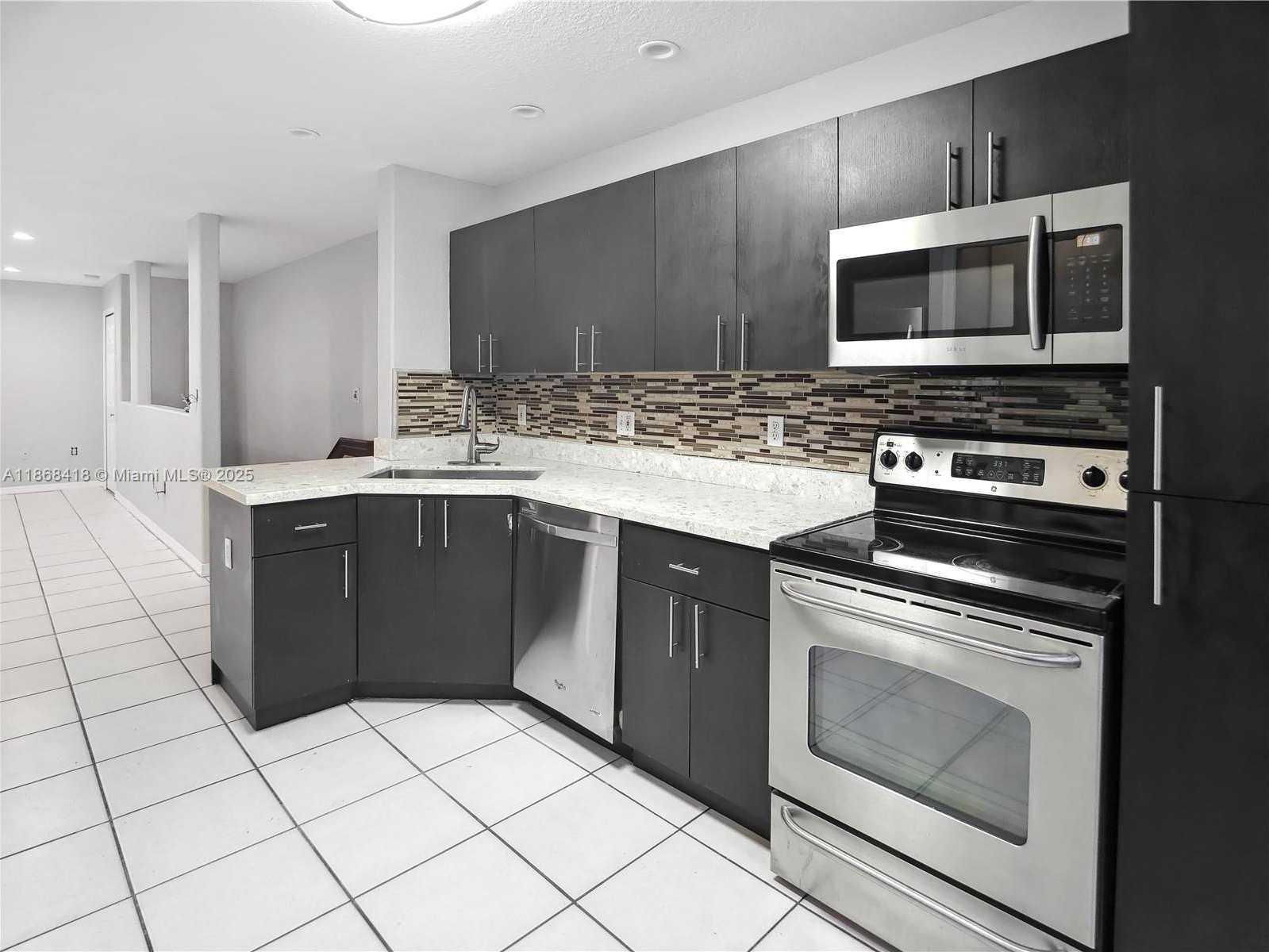 Small Image of 5755 NORTH WEST 109TH AVE #22, Doral Number 10