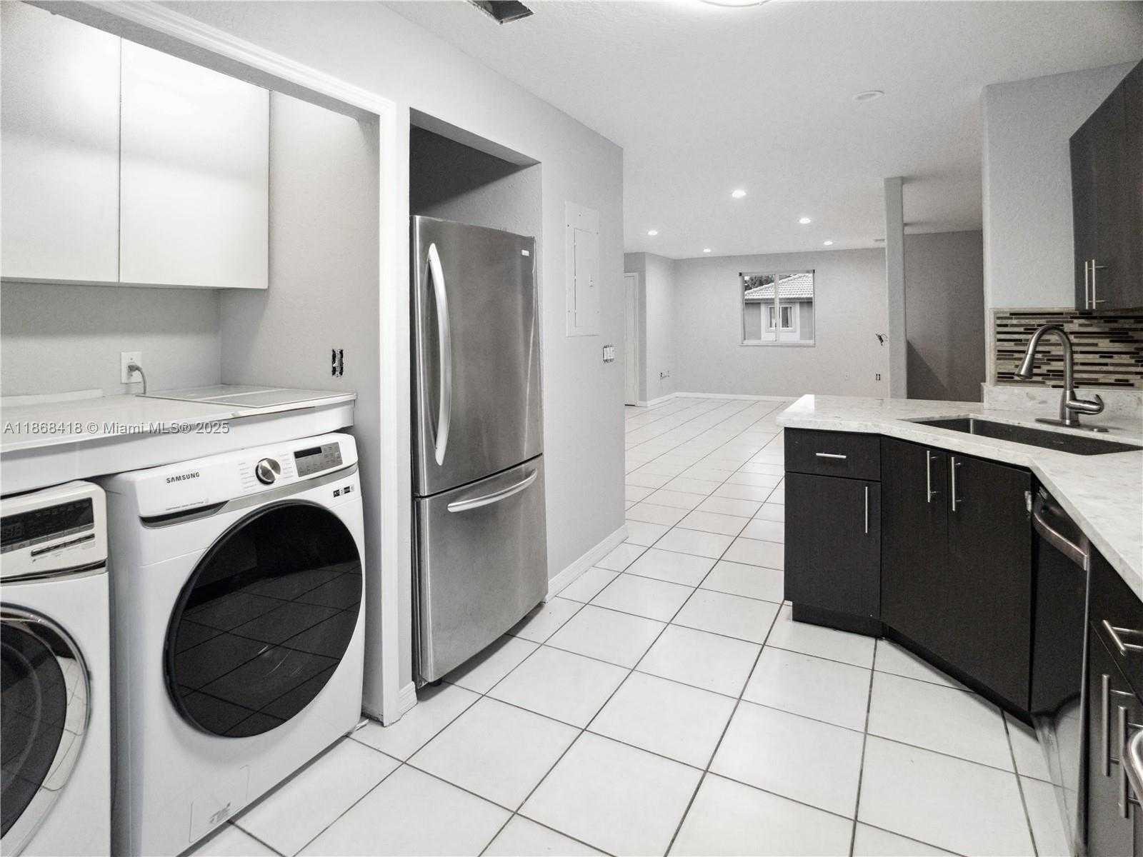 Small Image of 5755 NORTH WEST 109TH AVE #22, Doral Number 11