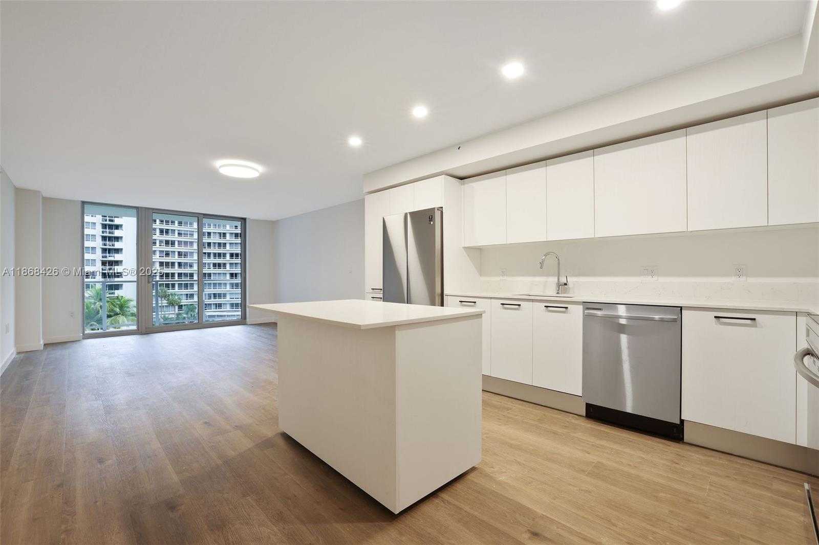 Small Image of 1500 BAY RD #N-1121, Miami Beach Number 3