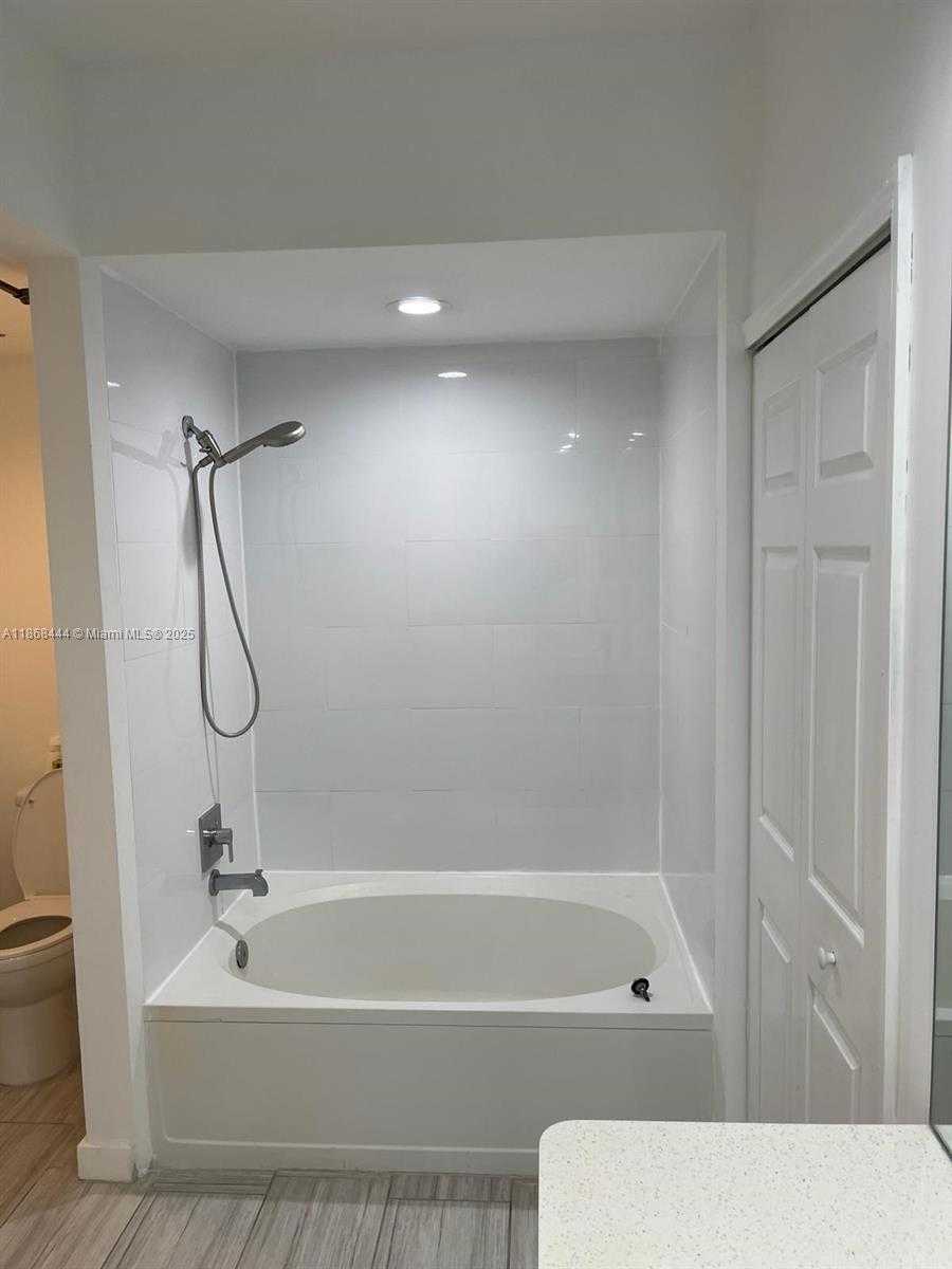 Small Image of 3155 NORTH EAST 184TH ST #8101, Aventura Number 14