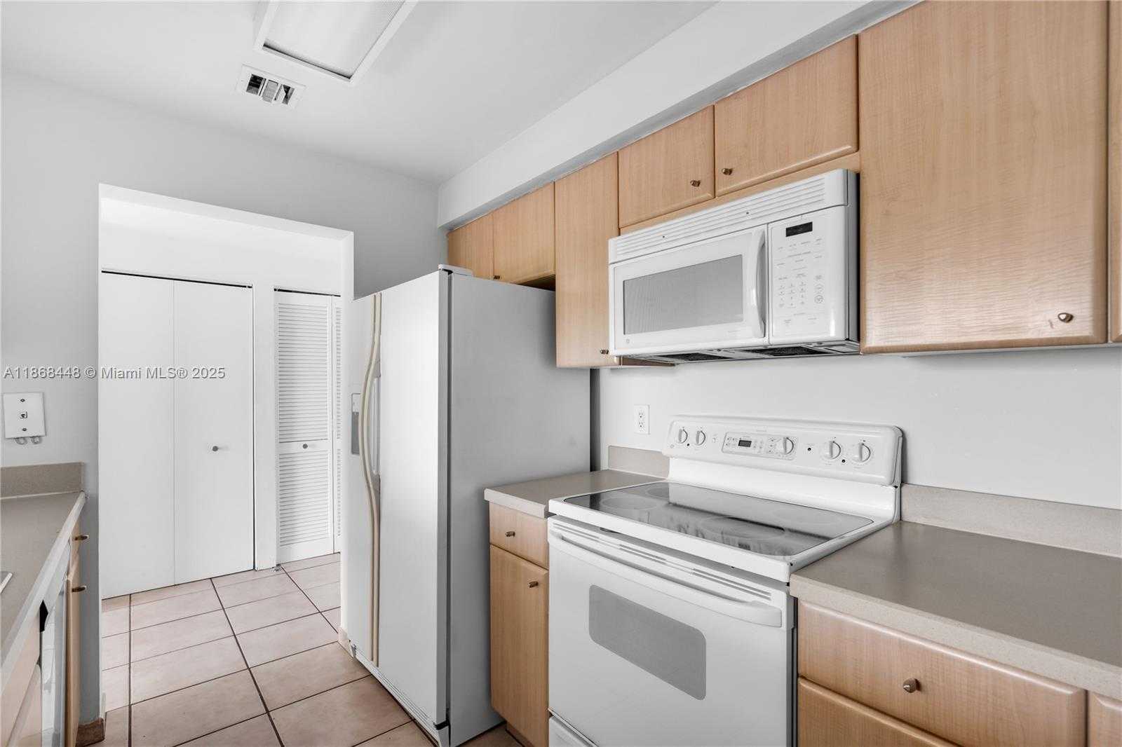 Small Image of 2475 BRICKELL AVE #703, Miami Number 10