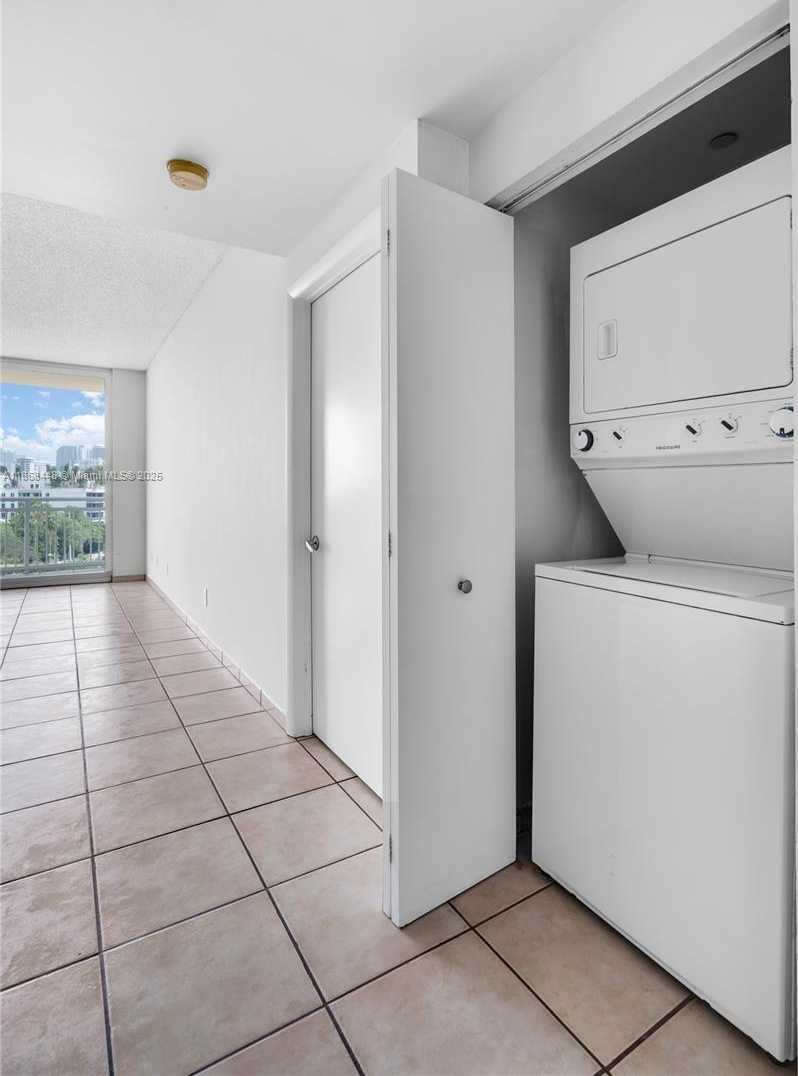 Small Image of 2475 BRICKELL AVE #703, Miami Number 11