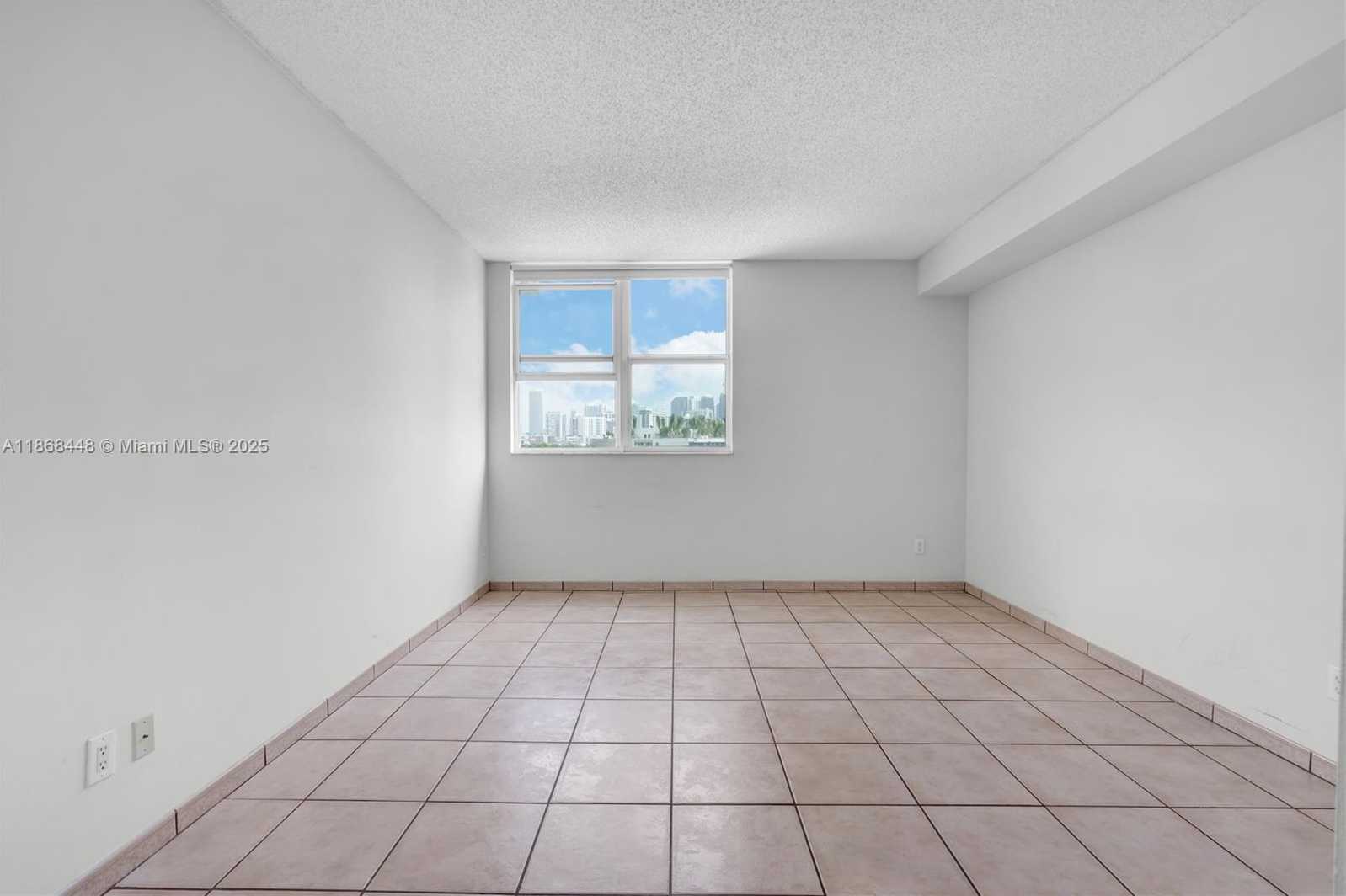 Small Image of 2475 BRICKELL AVE #703, Miami Number 15