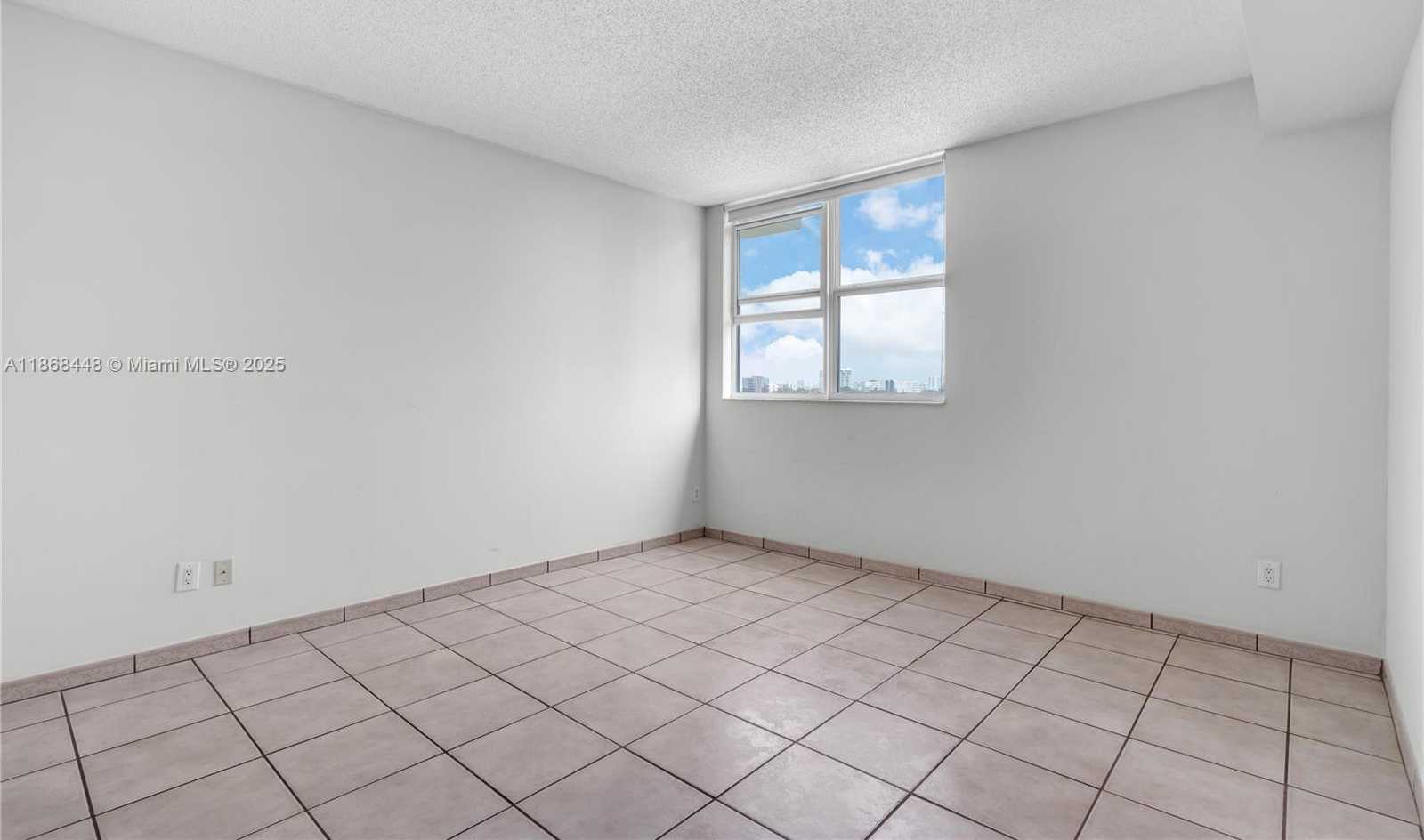 Small Image of 2475 BRICKELL AVE #703, Miami Number 16