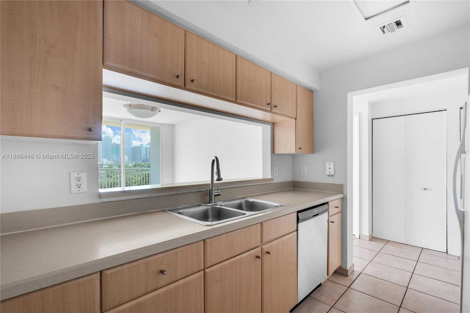 Small Image of 2475 BRICKELL AVE #703, Miami Number 9