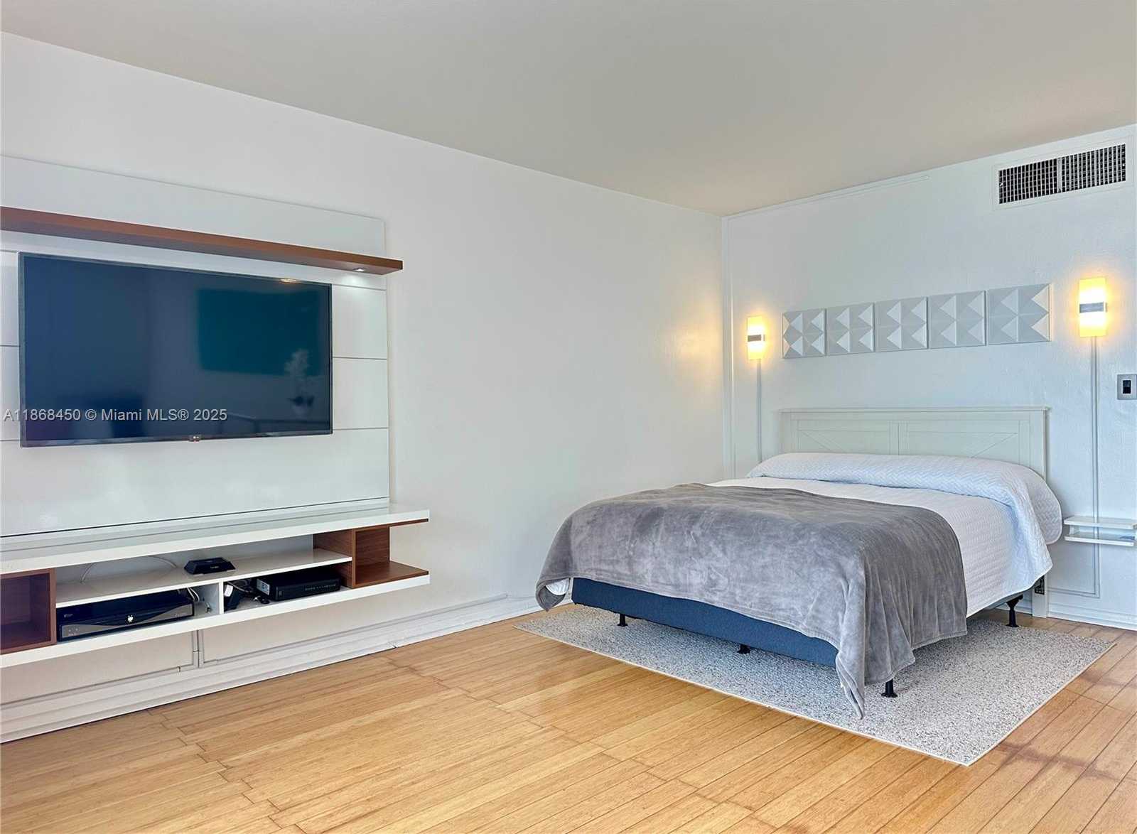 Small Image of 1200 WEST AVE #927, Miami Beach Number 16