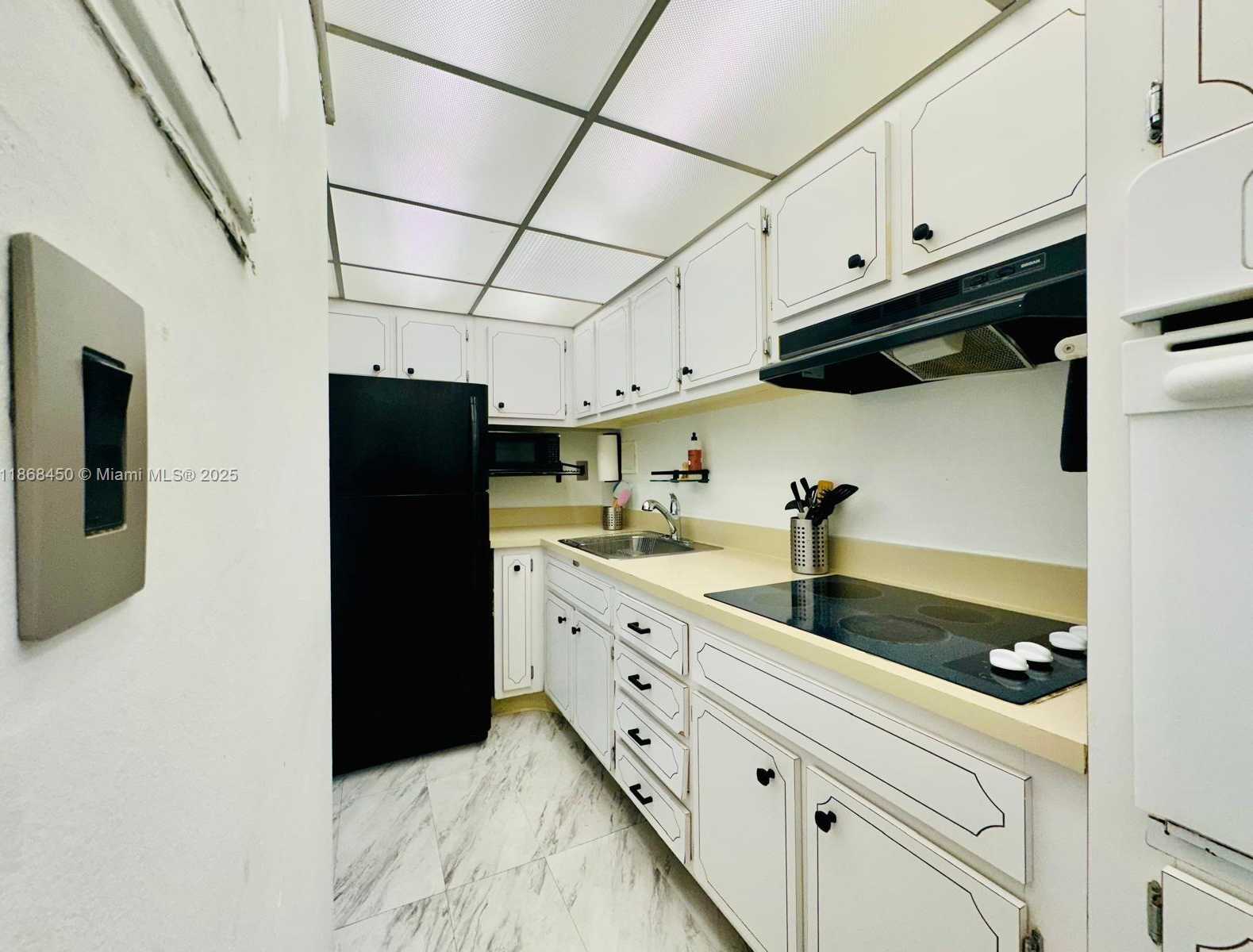 Small Image of 1200 WEST AVE #927, Miami Beach Number 18
