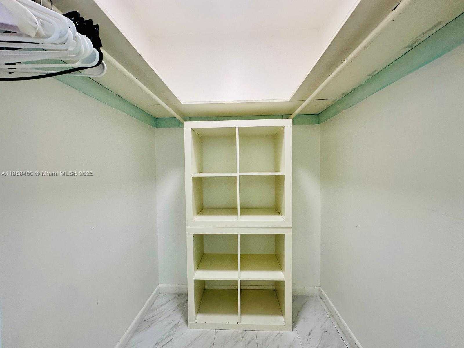 Small Image of 1200 WEST AVE #927, Miami Beach Number 19