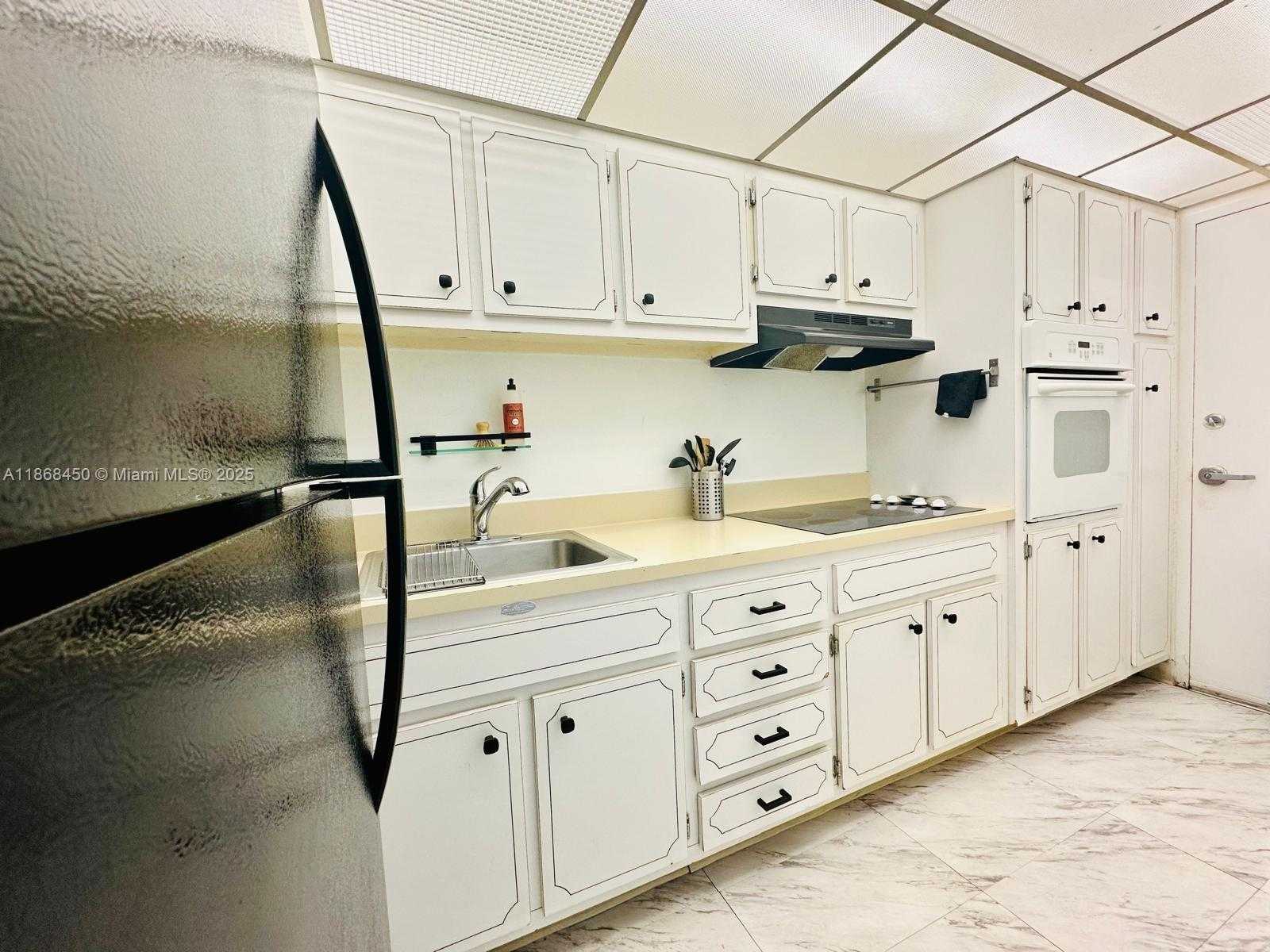Small Image of 1200 WEST AVE #927, Miami Beach Number 8