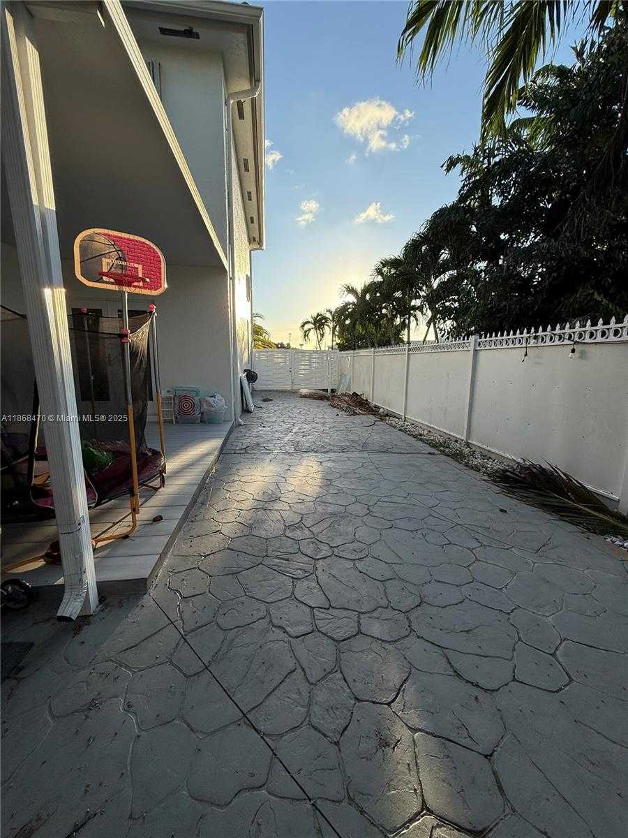 Small Image of 2807 SOUTH WEST 145TH AVE, Miami Number 30