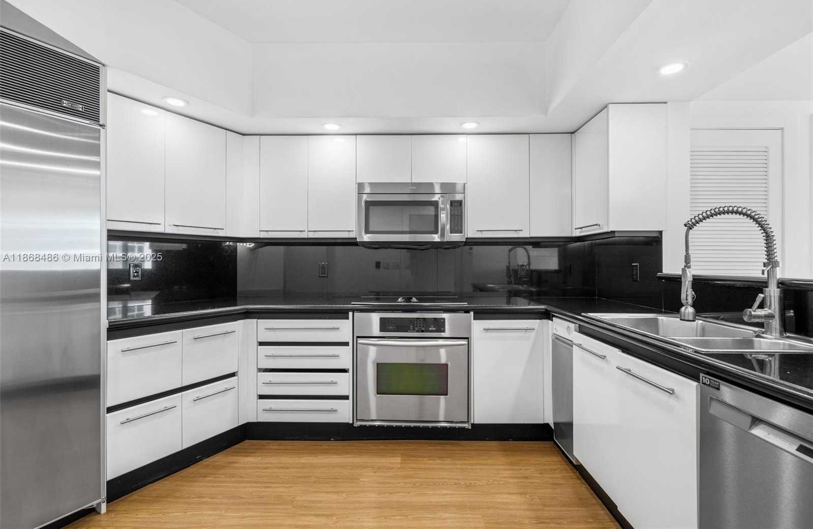 Small Image of 2127 BRICKELL AVE #1504, Miami Number 3