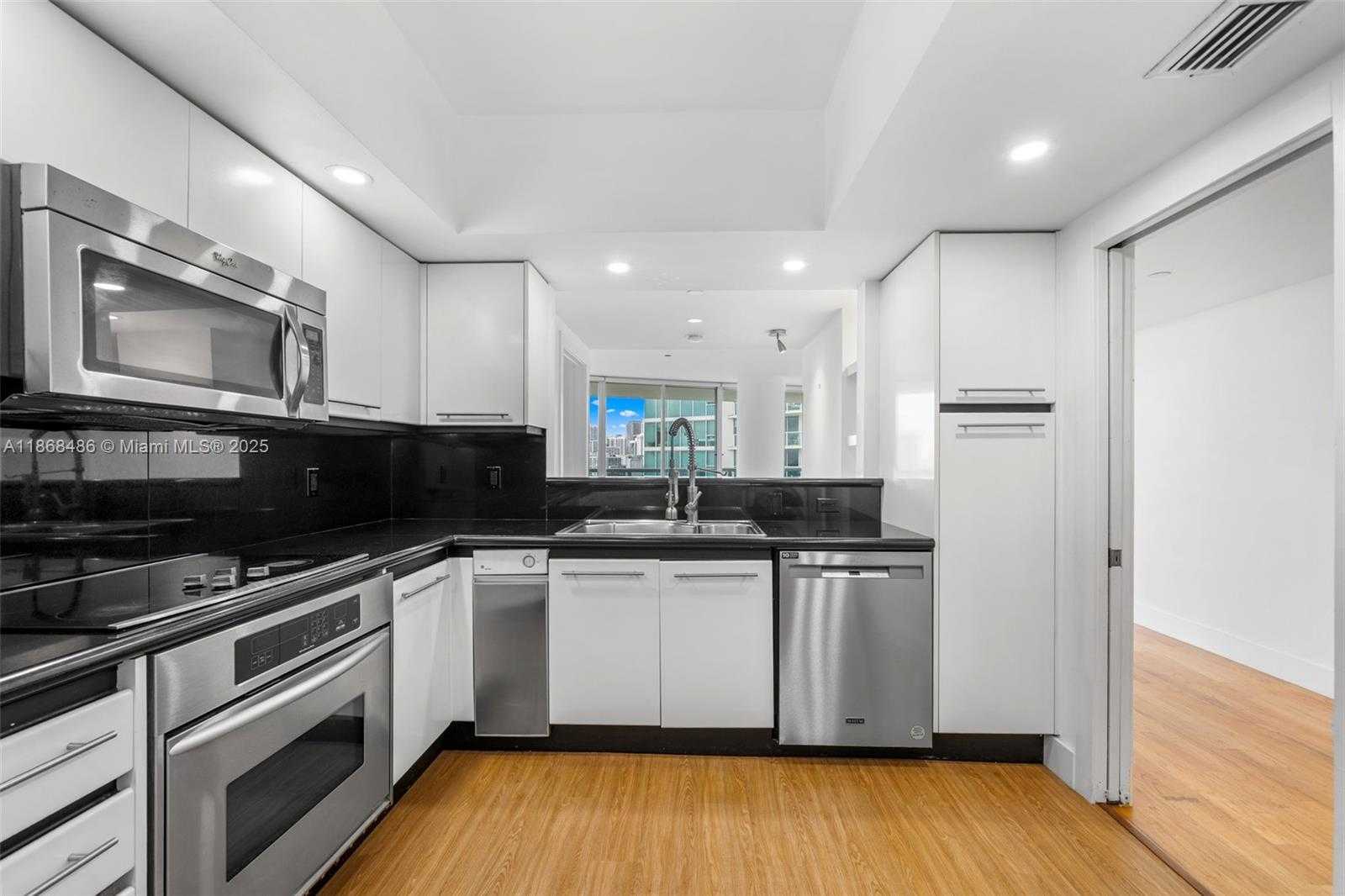 Small Image of 2127 BRICKELL AVE #1504, Miami Number 4