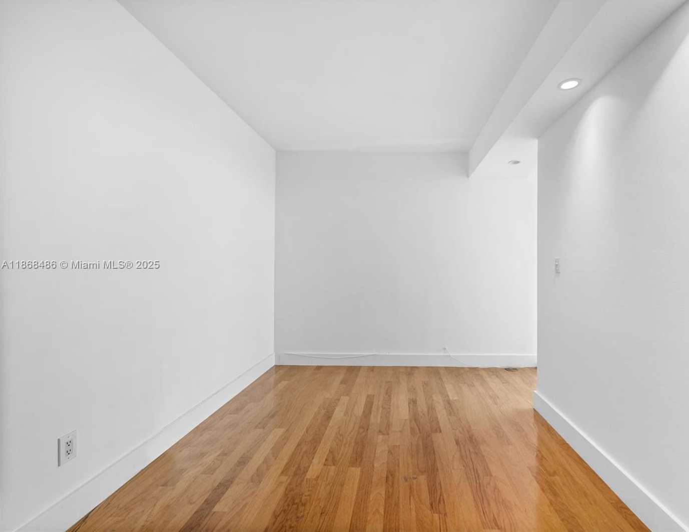 Small Image of 2127 BRICKELL AVE #1504, Miami Number 8