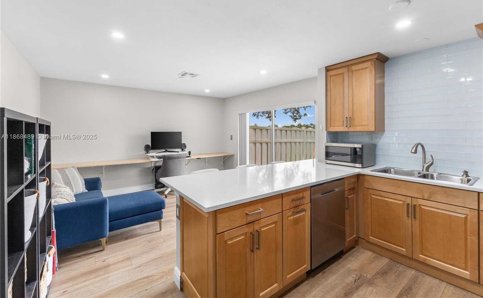 Small Image of 10931 SOUTH WEST 10TH PL, Davie Number 29