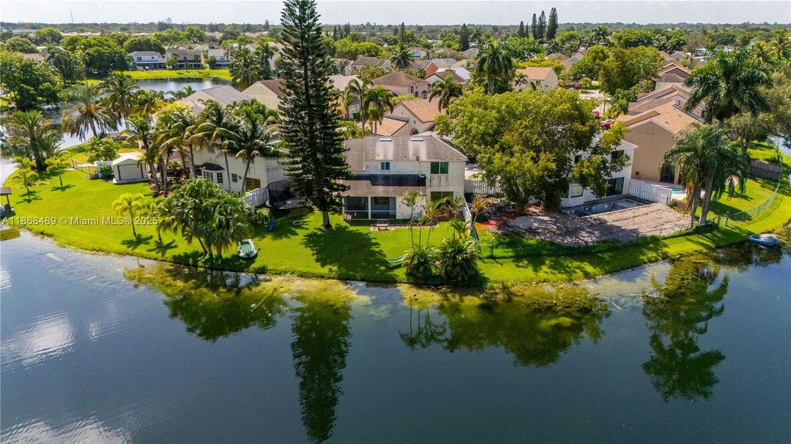 Small Image of 10931 SOUTH WEST 10TH PL, Davie Number 58