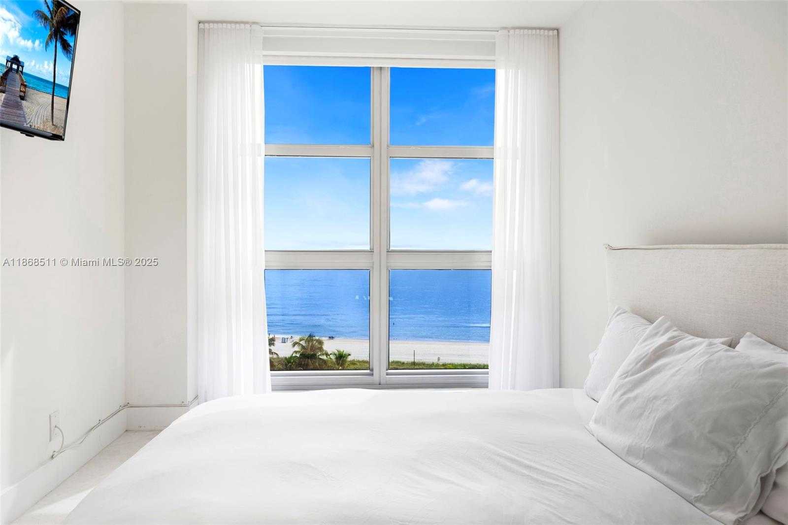Small Image of 5055 COLLINS AVE #10G, Miami Beach Number 16