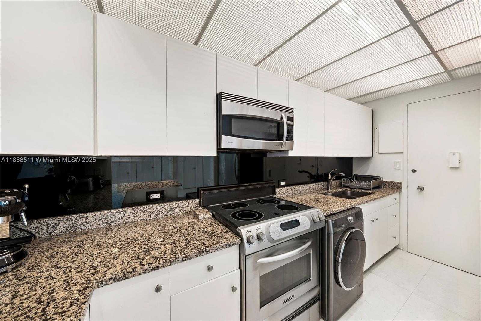 Small Image of 5055 COLLINS AVE #10G, Miami Beach Number 2