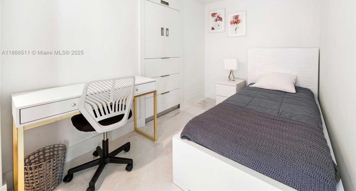 Small Image of 5055 COLLINS AVE #10G, Miami Beach Number 20