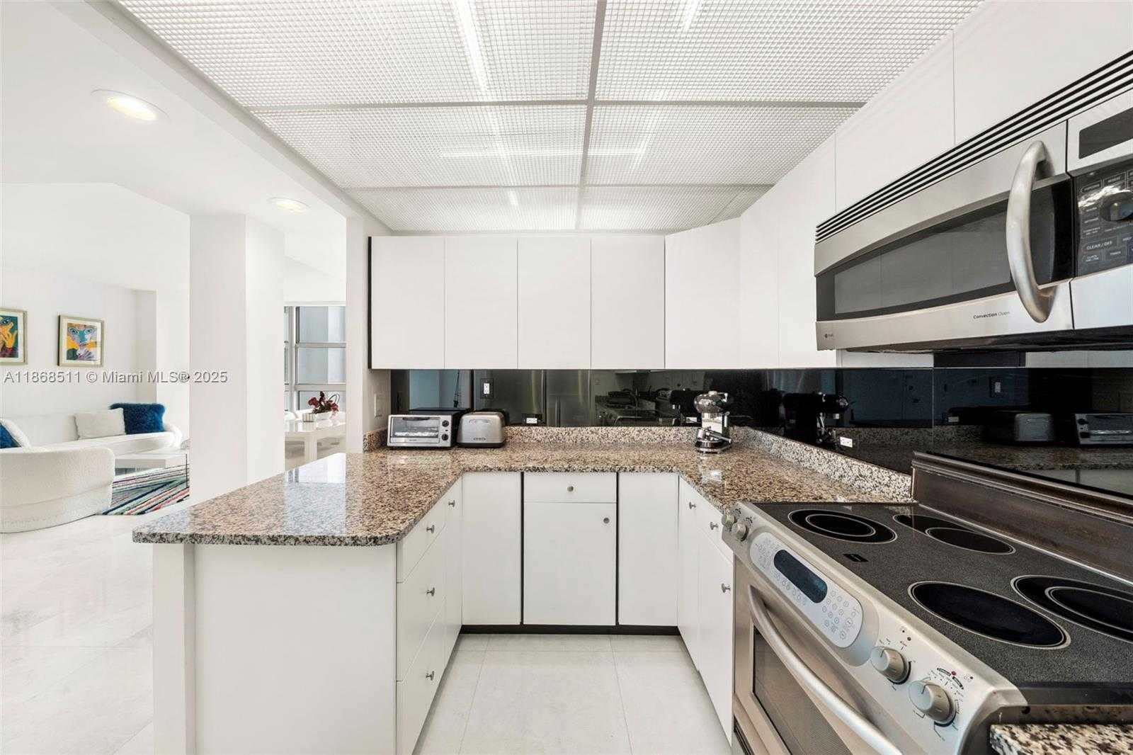 Small Image of 5055 COLLINS AVE #10G, Miami Beach Number 3