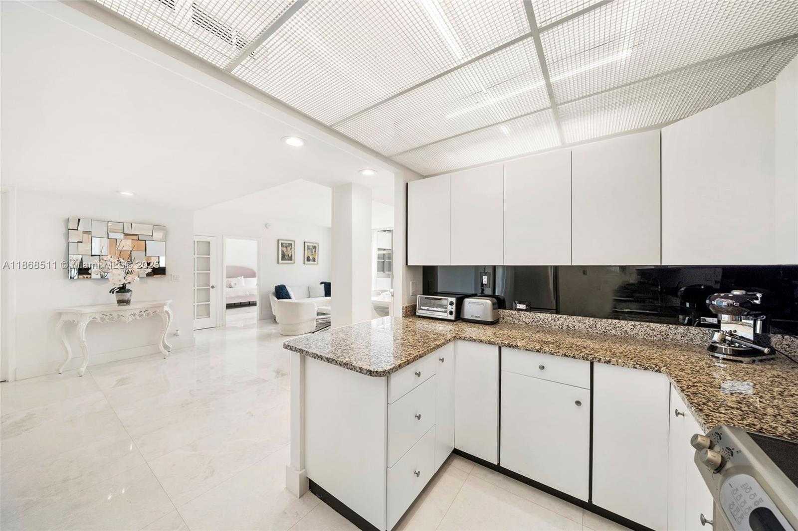 Small Image of 5055 COLLINS AVE #10G, Miami Beach Number 4
