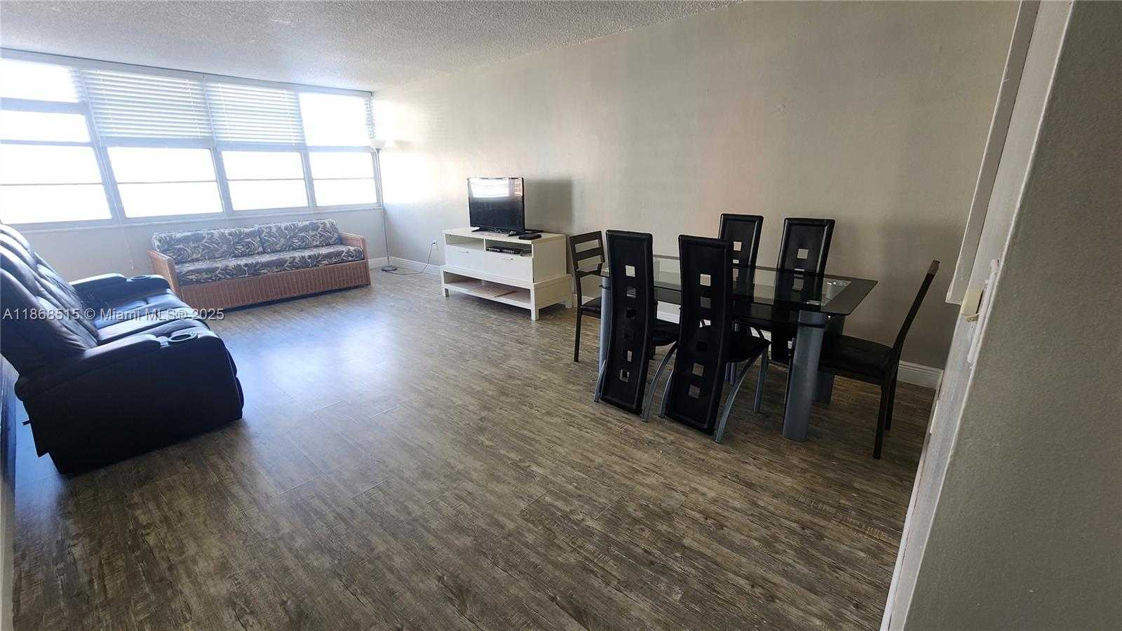 Small Image of 1351 NORTH EAST MIAMI GARDENS DR #922E, Miami Number 4