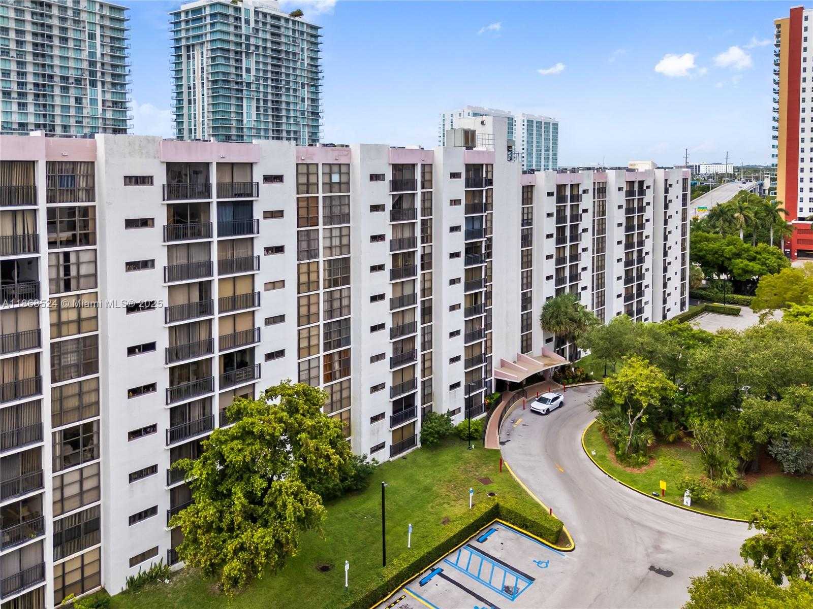 Small Image of 16909 NORTH BAY RD #221, Sunny Isles Beach Number 11
