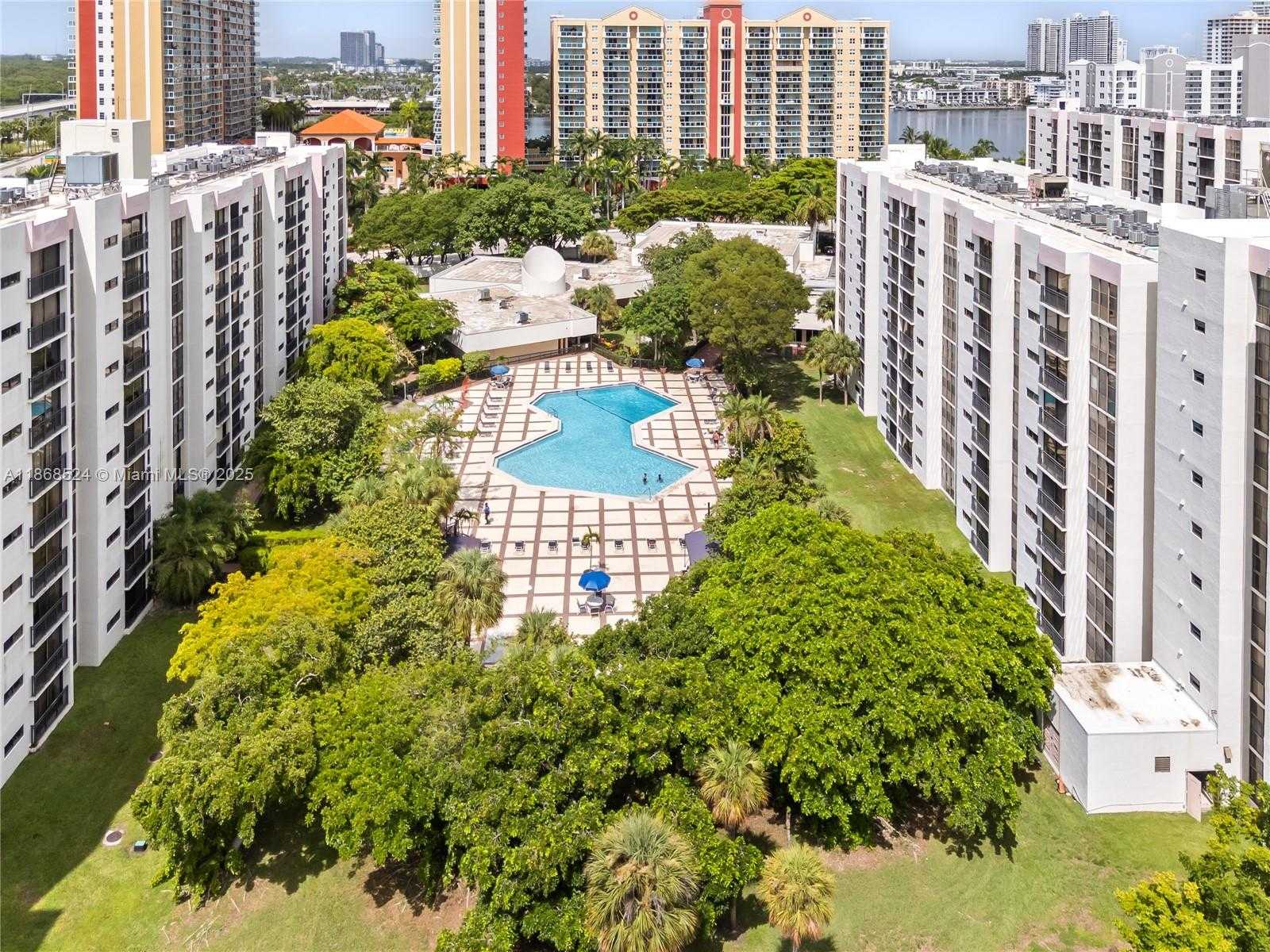 Small Image of 16909 NORTH BAY RD #221, Sunny Isles Beach Number 17