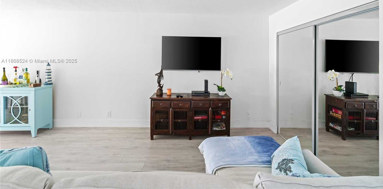 Small Image of 16909 NORTH BAY RD #221, Sunny Isles Beach Number 19