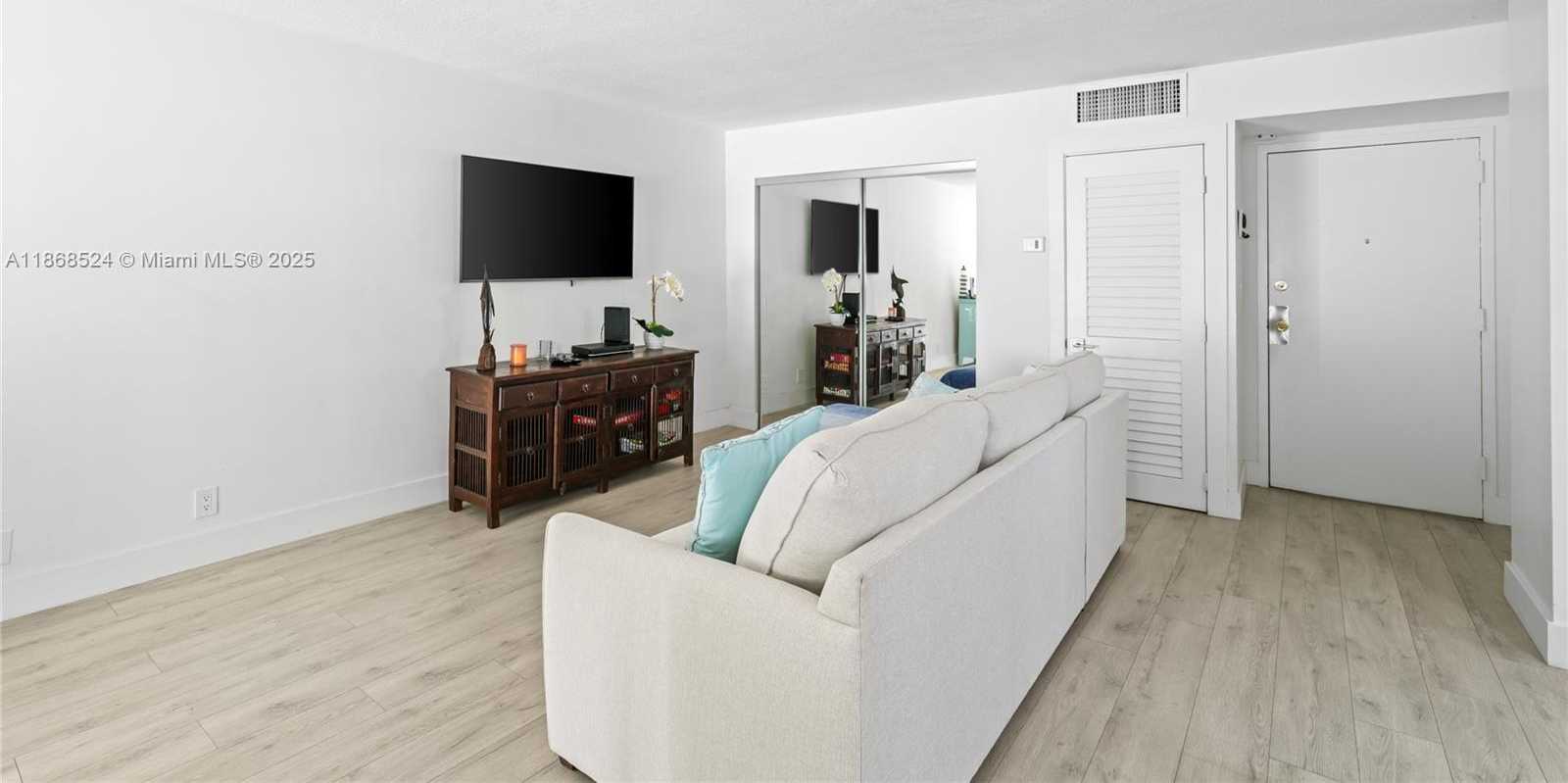 Small Image of 16909 NORTH BAY RD #221, Sunny Isles Beach Number 24