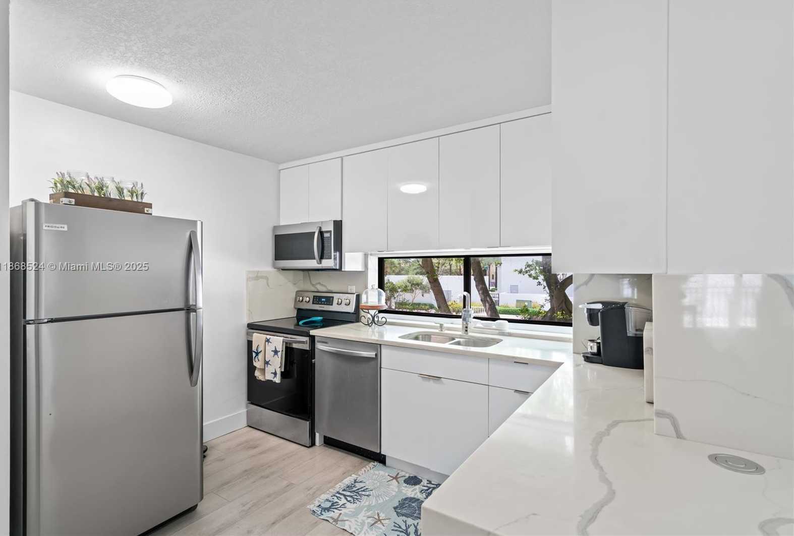 Small Image of 16909 NORTH BAY RD #221, Sunny Isles Beach Number 31
