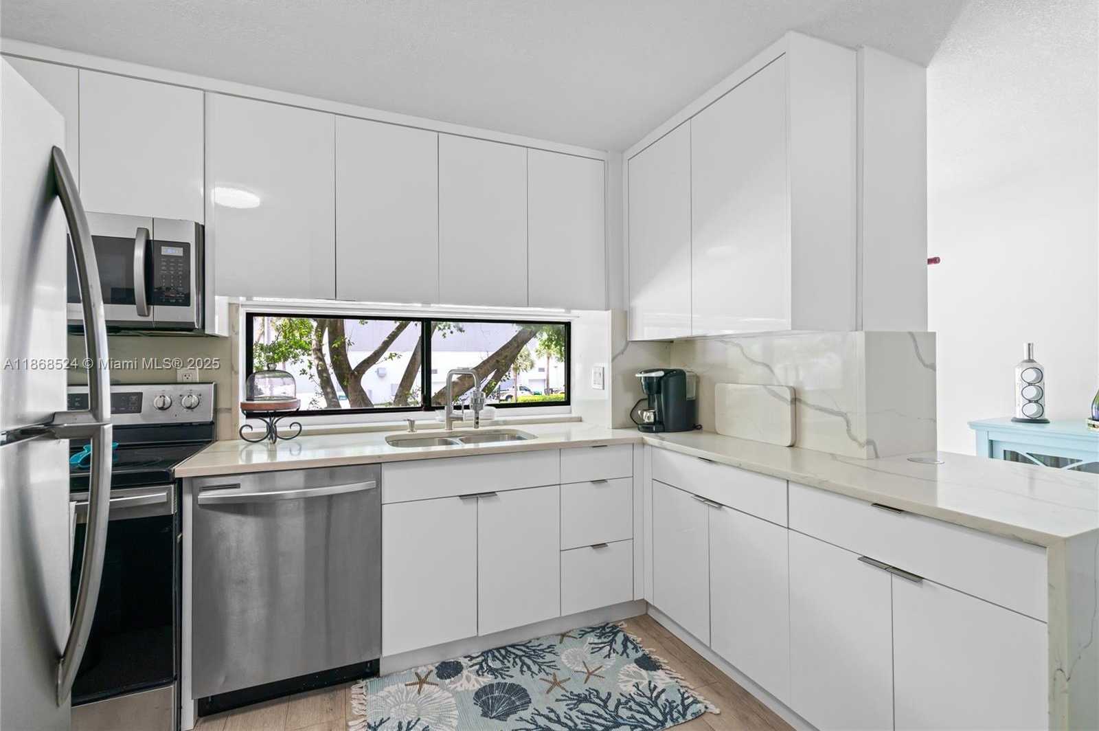 Small Image of 16909 NORTH BAY RD #221, Sunny Isles Beach Number 33