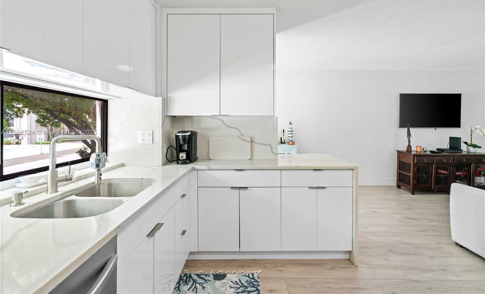Small Image of 16909 NORTH BAY RD #221, Sunny Isles Beach Number 34
