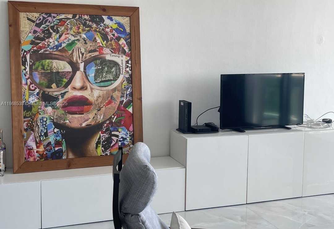 Small Image of 1000 WEST AV #1007, Miami Beach Number 3