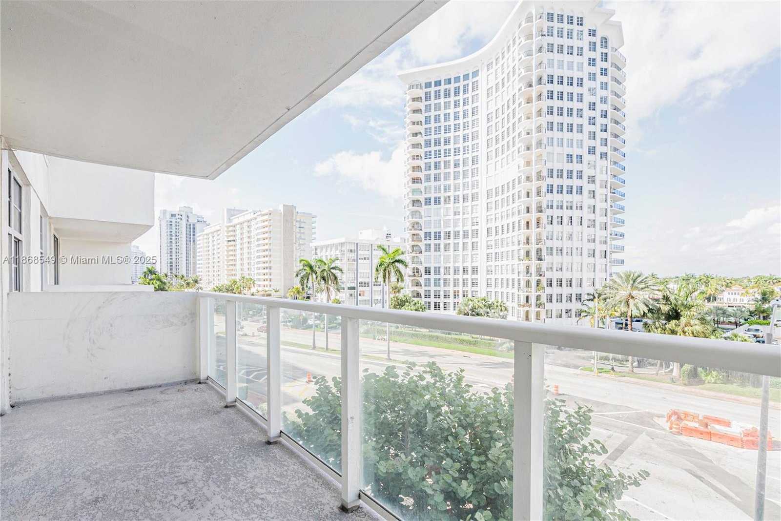 Small Image of 5701 COLLINS AVE #405, Miami Beach Number 13