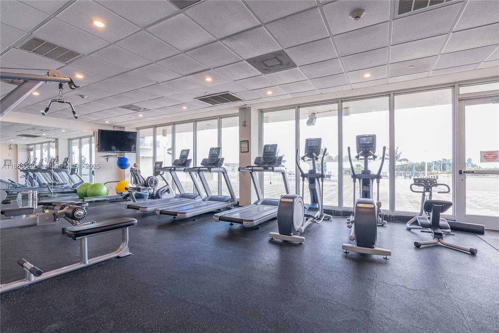 Small Image of 5701 COLLINS AVE #405, Miami Beach Number 14