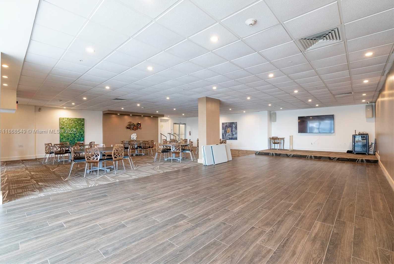 Small Image of 5701 COLLINS AVE #405, Miami Beach Number 15