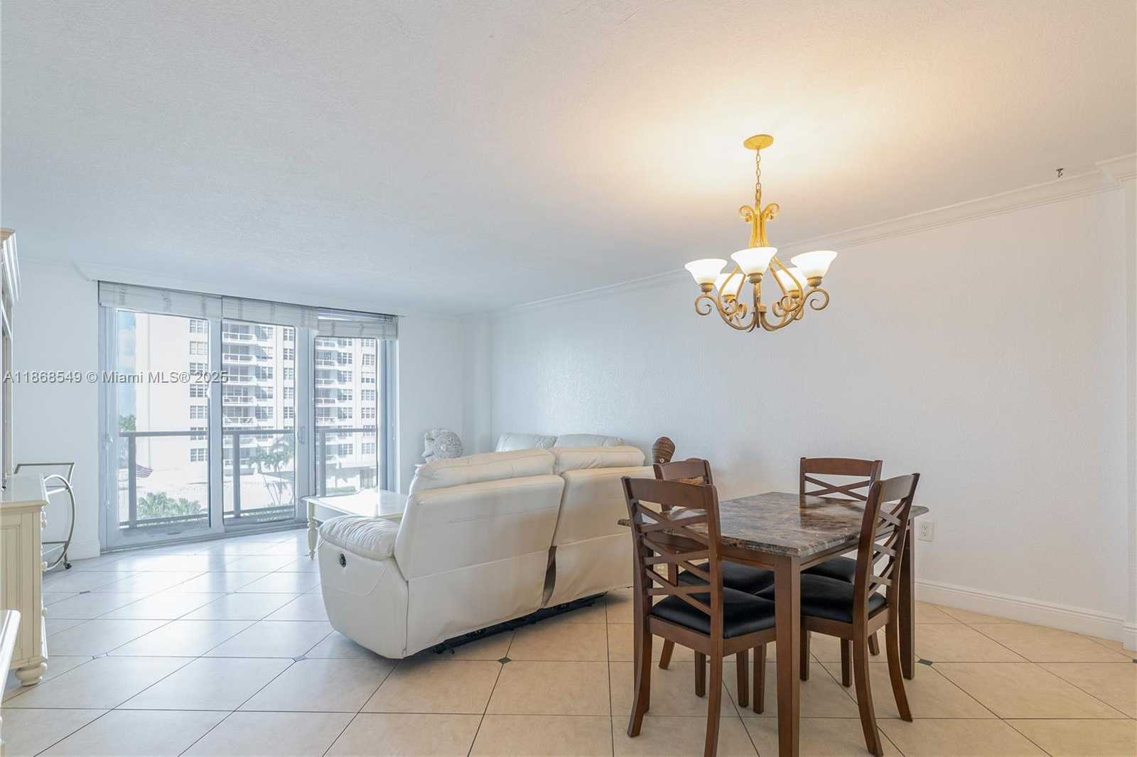 Small Image of 5701 COLLINS AVE #405, Miami Beach Number 4