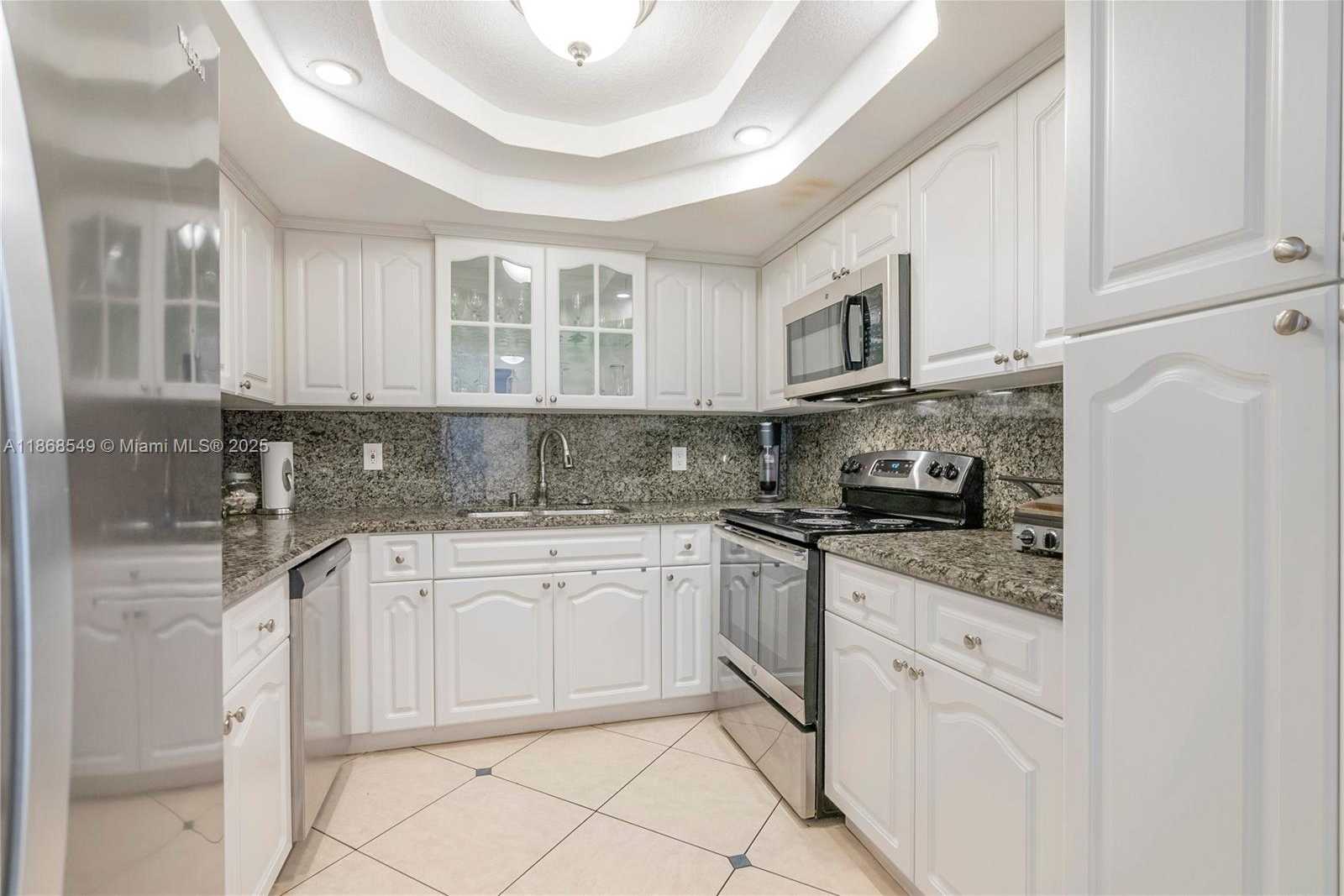 Small Image of 5701 COLLINS AVE #405, Miami Beach Number 6