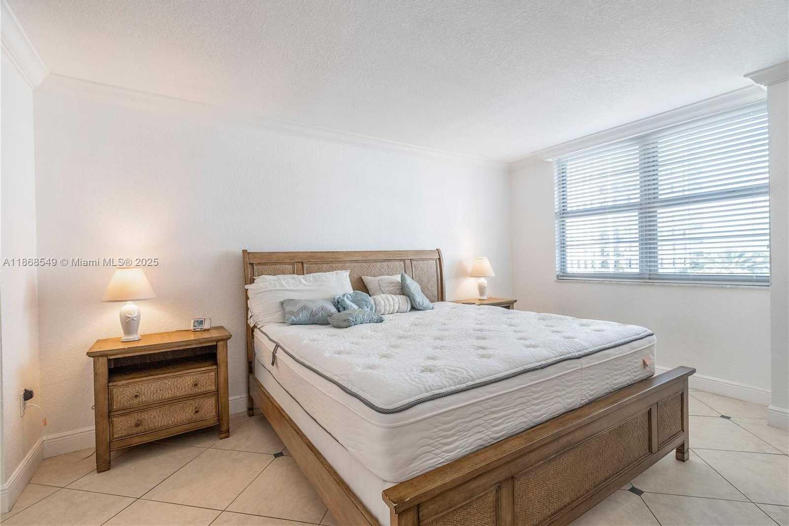 Small Image of 5701 COLLINS AVE #405, Miami Beach Number 7