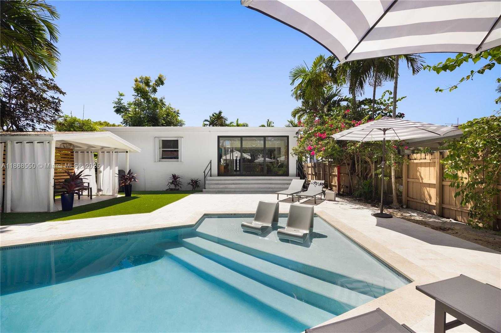 Small Image of 141 SOUTH WEST 23RD RD, Miami Number 26