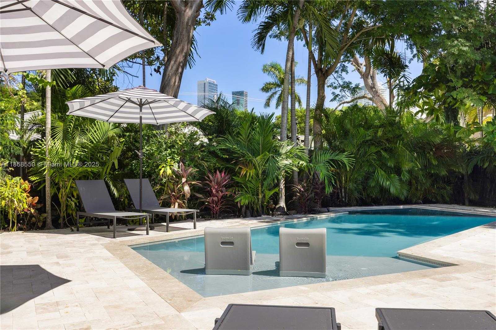 Small Image of 141 SOUTH WEST 23RD RD, Miami Number 27