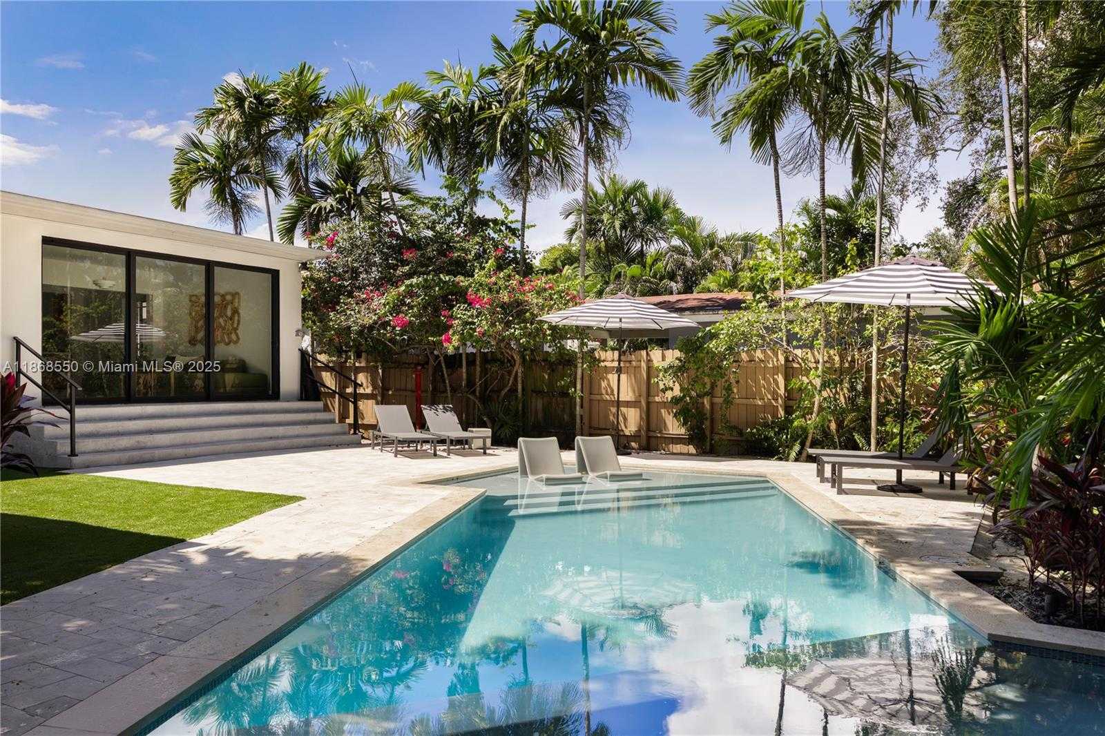 Small Image of 141 SOUTH WEST 23RD RD, Miami Number 28