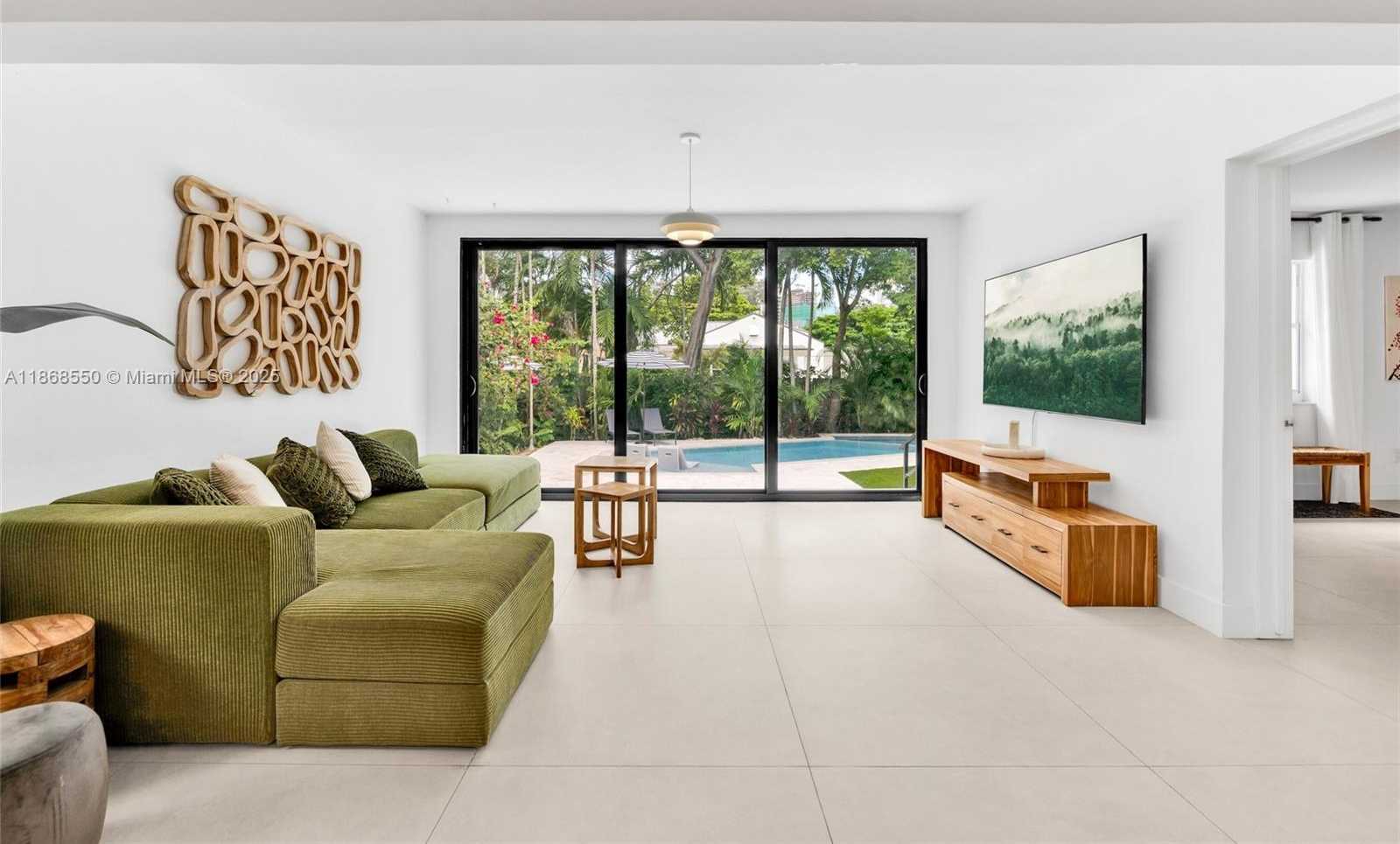 Small Image of 141 SOUTH WEST 23RD RD, Miami Number 3