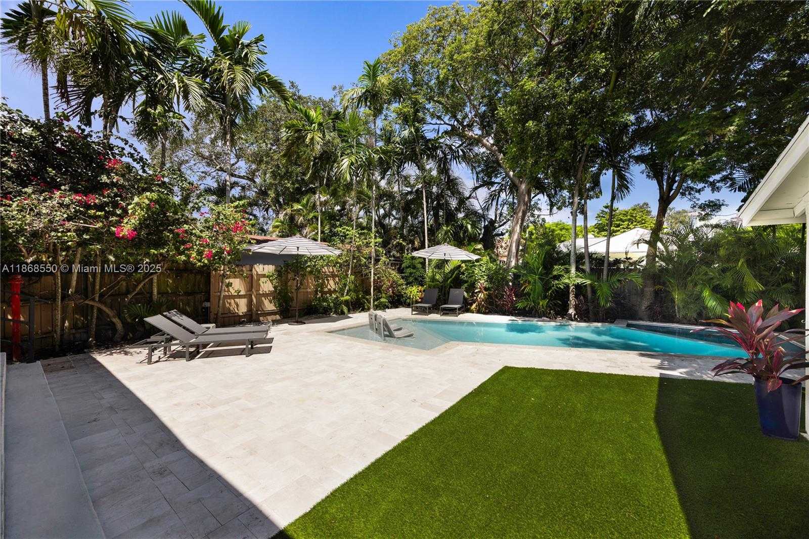 Small Image of 141 SOUTH WEST 23RD RD, Miami Number 30