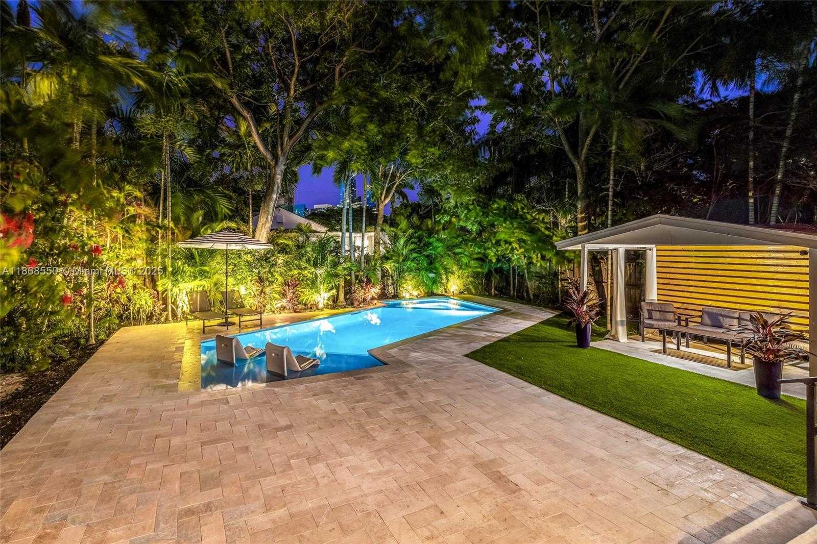 Small Image of 141 SOUTH WEST 23RD RD, Miami Number 31